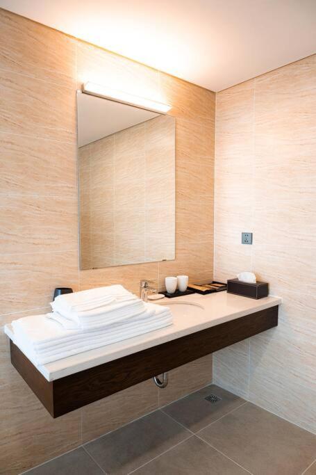 1Br - 1 Sofa Bed Luxurious 5-Stars Resort Phuc Yen Exterior foto